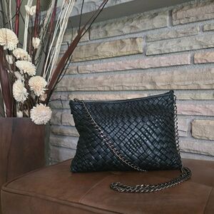 🐢 Falor Black Woven Crossbody Bag with Chain Strap